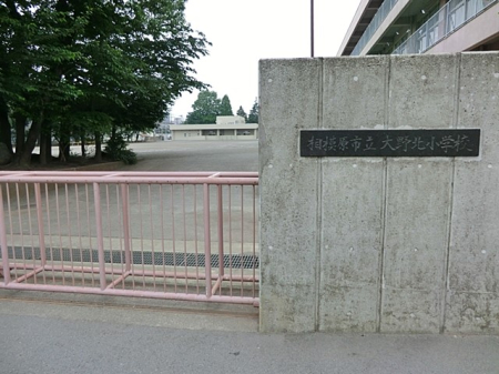 ���ӊ� ���w�Z 500m ���͌��s�����k���w�Z