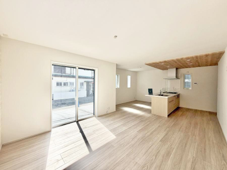 ���r���O ���̊Ԃɂ��Ƒ����W�܂����Ⴄ����ȃ��r���O�����ł����