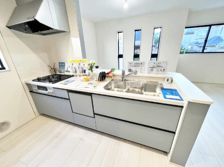 �L�b�`�� ��b���[�܂�ΖʃL�b�`���I�Ƒ��Ƃ̉�b���͂��݂܂�  