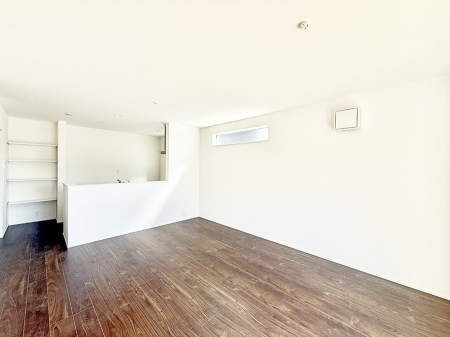 ���r���O ����