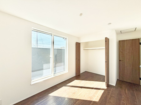 �Q�� ����