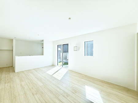 ���r���O ����