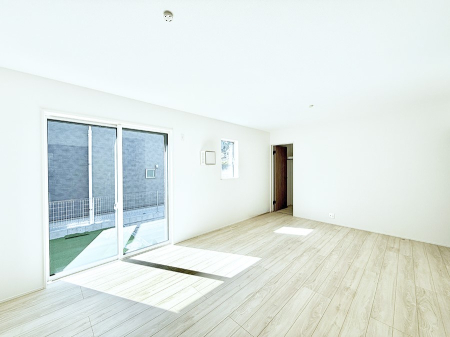 ���r���O ����