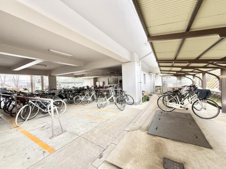 ���̑� �O�ρ�������Ɛ������ꂽ���֏�ŁA���]�Ԃ̕ۊǂ����S�ł�