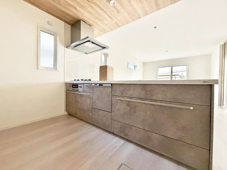 �L�b�`�� ���邳�ƊJ���������Ղ�ȃL�b�`���I