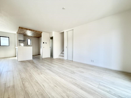 ���r���O �������Ƒ������R�ƏW�܂�A�y�������Ԃ��߂����郊�r���O