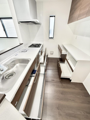 �L�b�`�� �����������������Ԃ����܂��A�Ί炠�ӂ��L�b�`��