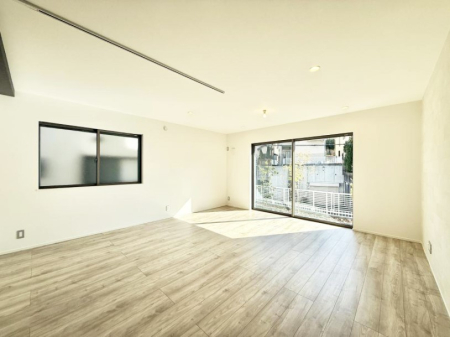 ���r���O ���������S�n�̂����A���z�̃��r���O