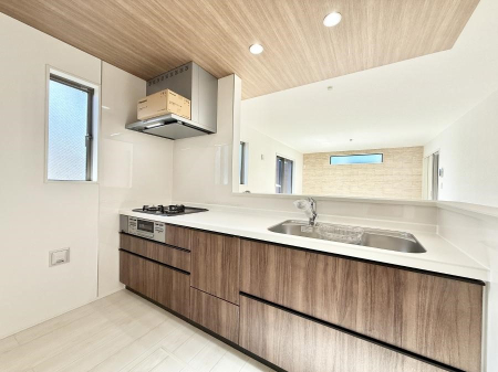 �L�b�`�� �����������������Ԃ����܂��A�Ί炠�ӂ��L�b�`��