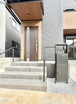 ���� �O�ρ��Ƒ��̏Ί炪���ӂ��A�S���炮�Z�܂��ł�