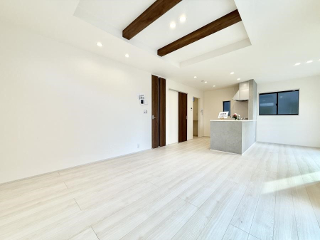 ���r���O ����