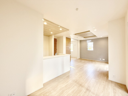 ���r���O ���������S�n�̂����A���z�̃��r���O