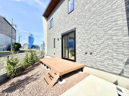 ���̑� �O�ρ��V�C�̗ǂ����̓E�b�h�f�b�L�ł̂�т�����ڂ���  