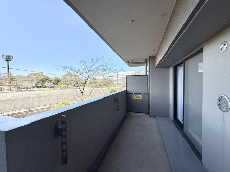 �o���R�j�[ ������ ���R��g�߂Ɋ�����A�J���I�ȃo���R�j�[