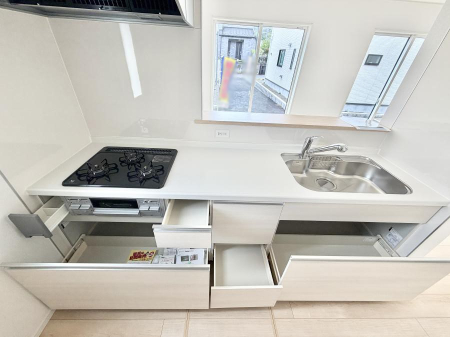 �L�b�`�� �����������������Ԃ����܂��A�Ί炠�ӂ��L�b�`��