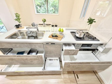 �L�b�`�� 5����  �����[�͖L�x�ȃL�b�`���ł��I