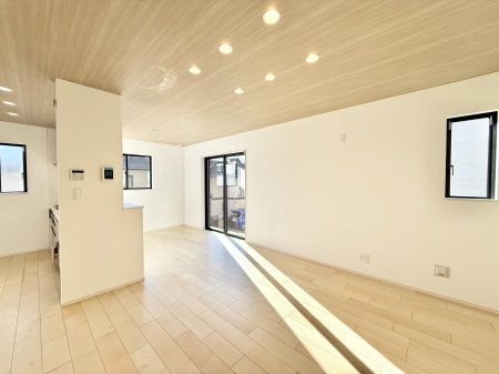 ���r���O ���������S�n�̂����A���z�̃��r���O