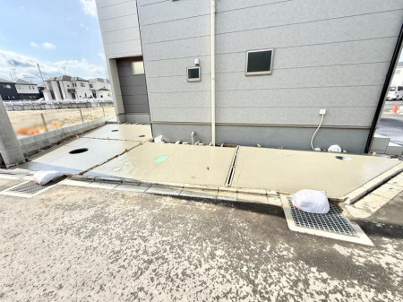  �O�ρ�����ɂ��钓�ԃX�y�[�X�Ȃ̂ň��S�ł���