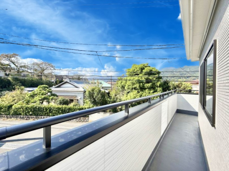 �o���R�j�[ ������ ���R��g�߂Ɋ�����A�J���I�ȃo���R�j�[