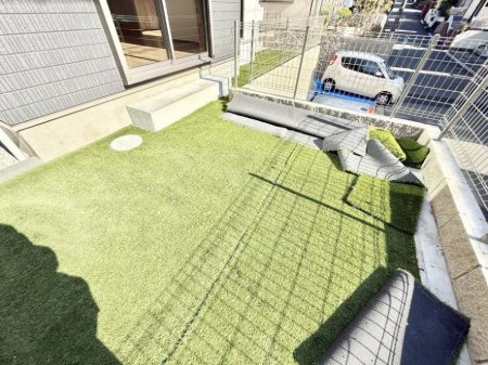 ���̑� �O�ρ���炵�ɏ�����^����A�΂��������ꂽ�Z�܂��ł�