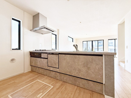 �L�b�`�� ����������̂ŁA���邳�ƊJ���������Ղ�ȃL�b�`���I  