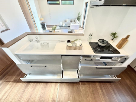 �L�b�`�� �����������������Ԃ����܂��A�Ί炠�ӂ��L�b�`��