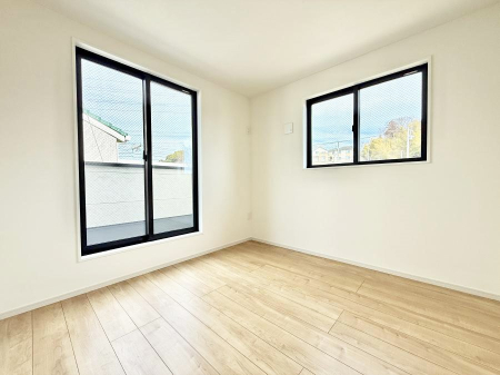 �Q�� 2�ʍ̌��Ŗ��邢�����I  