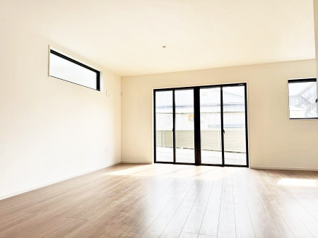 ���r���O ���̊Ԃɂ��Ƒ����W�܂����Ⴄ����ȃ��r���O�����ł����  