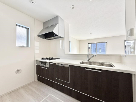 �L�b�`�� ����������������̂ŁA���邳�ƊJ���������Ղ�ȃL�b�`���I  