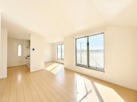 ���r���O ���������S�n�̂����A���z�̃��r���O