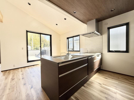 �L�b�`�� ��������b���[�܂�ΖʃL�b�`���I�Ƒ��Ƃ̉�b���͂��݂܂��I  