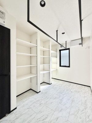 ���̑����� �ݔ������󕨂������Ɏ��[�ł��郉���h���[�t�@�~���[�N���[�[�b�g