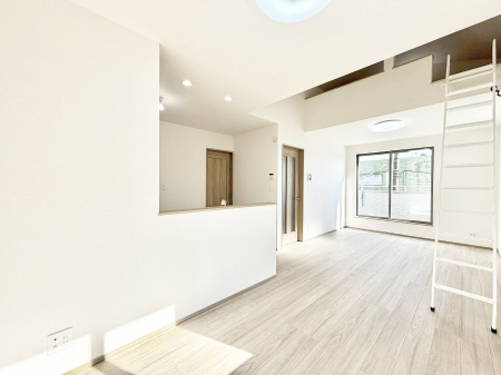 ���r���O ���������났�ƏΊ炪�W�܂�A�S���܂郊�r���O