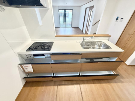 ���r���O ���������S�n�̂����A���z�̃��r���O