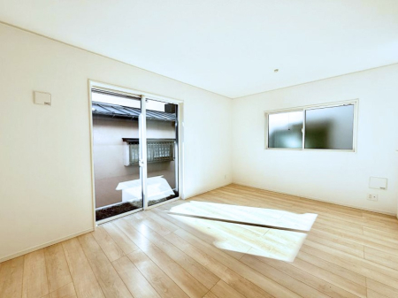 ���r���O ���������S�n�̂����A���z�̃��r���O