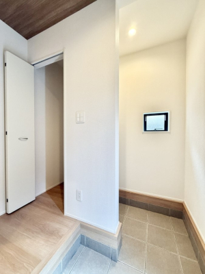 ���� �������~���������V���[�Y�C���N���[�N�I�J���O�֎ԁA�x�r�[�J�[���u���܂�  