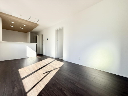 ���r���O ����