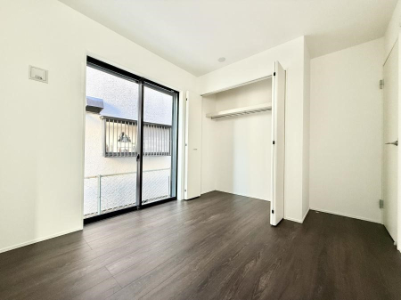 �Q�� ����