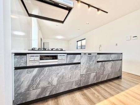 �L�b�`�� �V���v���Ŕ������S�n�悢���Ԃ𐶂ރL�b�`�����