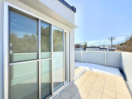 �o���R�j�[ ������ �G�߂̈ڂ낢����������J���I�ȋ�Ԃł�