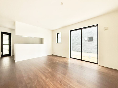 ���r���O �������傫�ȑ�����������薾�邢��Ԃł��������������܂�  