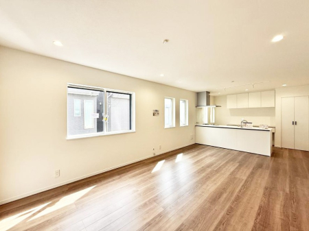 ���r���O ���������났�ƏΊ炪�W�܂�A�S���܂郊�r���O