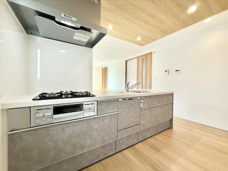 �L�b�`�� ��b���[�܂�ΖʃL�b�`���I�Ƒ��Ƃ̉�b���͂��݂܂�  