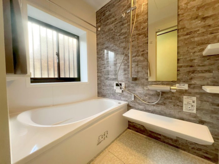 ���� �����������������F�����̕ǖʁA�������A������芰����o�X���[���B  