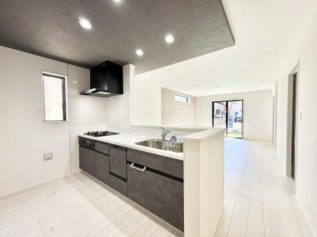 �L�b�`�� ����������̂ŁA���邳�ƊJ���������Ղ�ȃL�b�`���I  