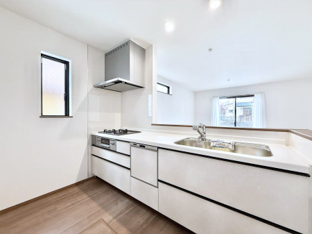 �L�b�`�� ����������̂ŁA���邳�ƊJ���������Ղ�ȃL�b�`���I  