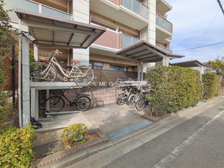 ���̑� �O�ρ����X�̈ړ��ɕ֗��Ȓ��փX�y�[�X����������m�ۂ���Ă��܂�