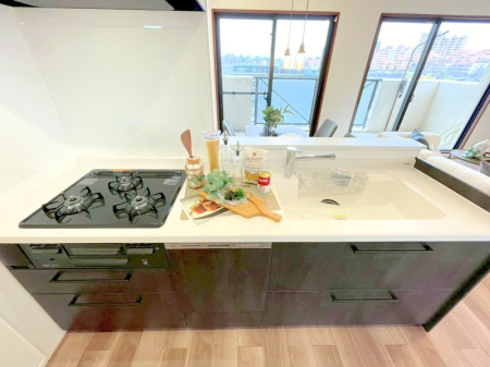 �L�b�`�� ���邢�F�̃L�b�`���ǂ�ȃC���e���A�ɂ������܂���