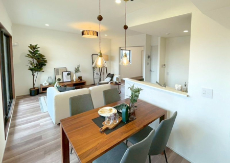 ���r���O �C���e���A���l����̂��y���݂ȍL�����r���O�ł��I  