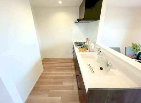 �L�b�`�� ��b���[�܂�ΖʃL�b�`���I�Ƒ��Ƃ̉�b���͂��݂܂�  